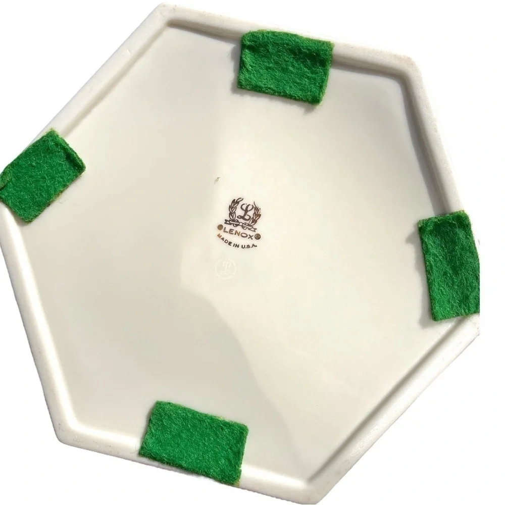 LENOX decorative bowl, Shelburne pattern, excellent condition, 9 x 3 inches